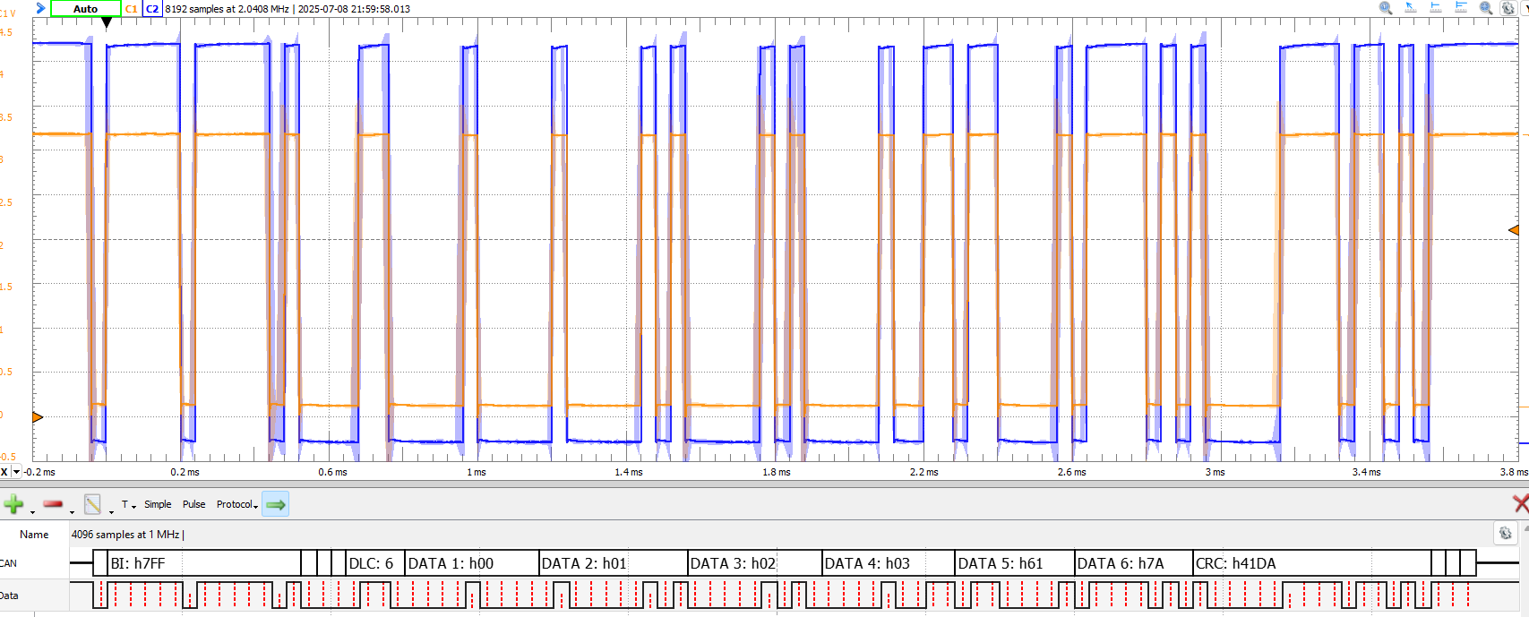 Oscilloscope showing RX/TX loopback signal on CAN bus